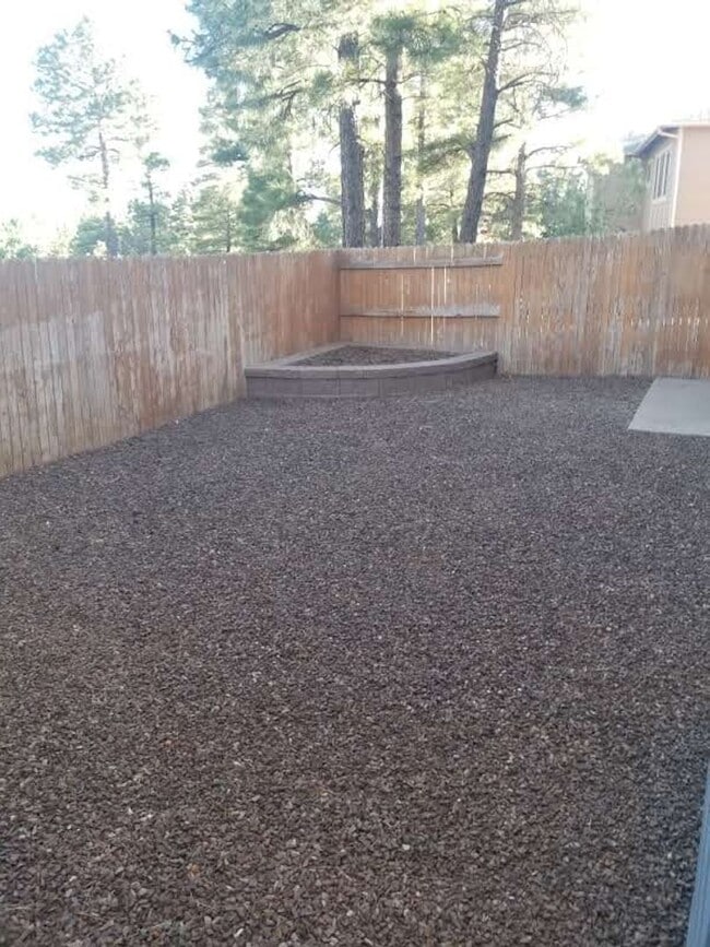 Building Photo - Beautiful, Pet Friendly, Multi-level, 2110 sqft, Luxury Townhouse w/A/C! 3 Bed, 2.5 Bath, + Loft ...