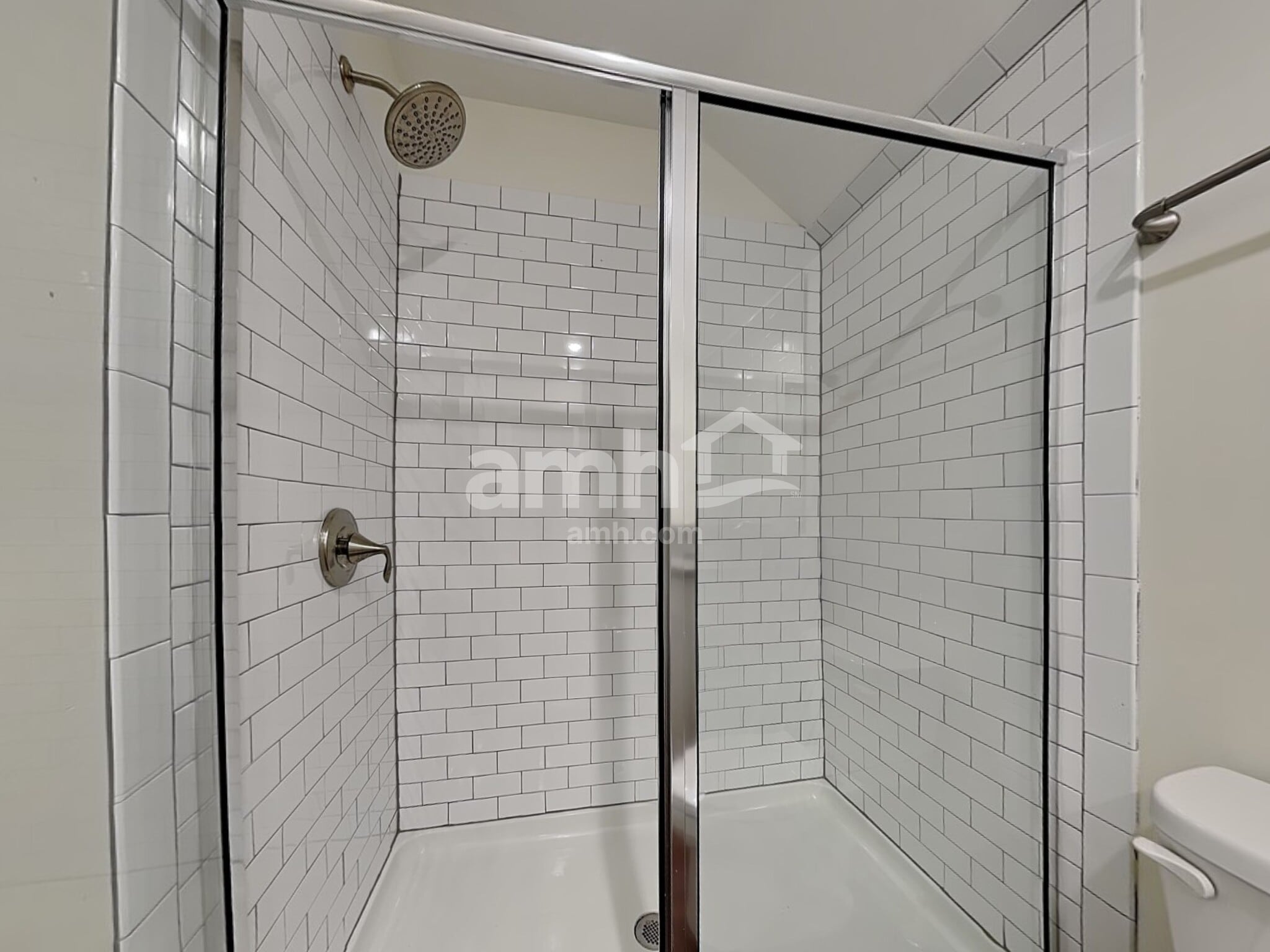 Building Photo - 553 Camp dr