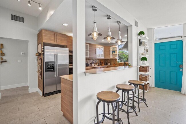 Building Photo - 2/2 luxury pool home in Sarasota, unfurnished annual rental