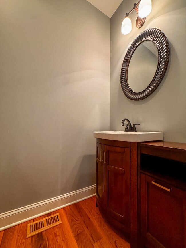 Building Photo - Spacious 5 Bed 3.5 Bath Home in Carthage