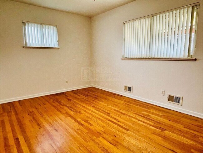 Building Photo - 5721 Everett St