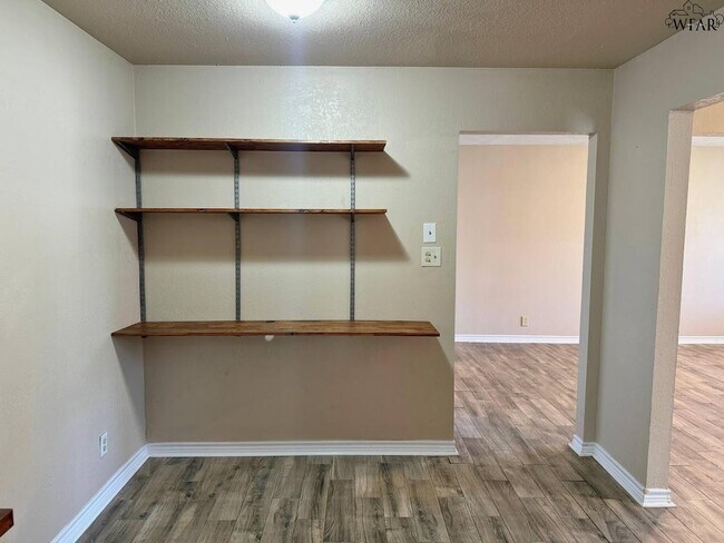 Building Photo - 1408 Normandy Dr