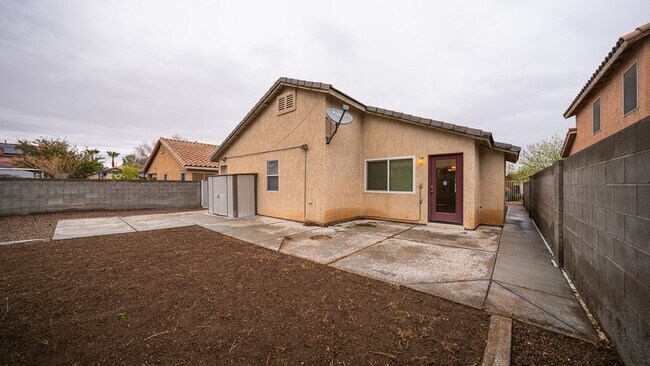 Building Photo - Beautiful Single Story Home with New Floor...