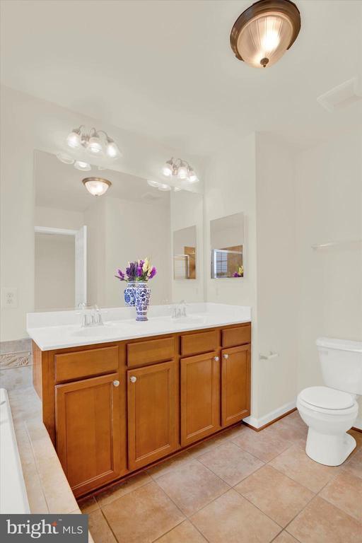 Building Photo - 4706 Wineleaf Ln