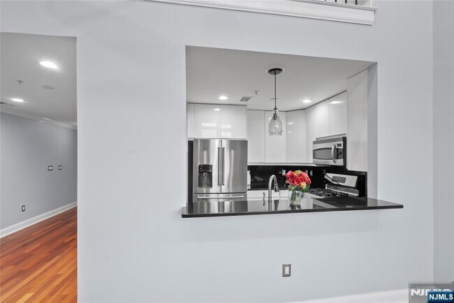Building Photo - 169 Price 169