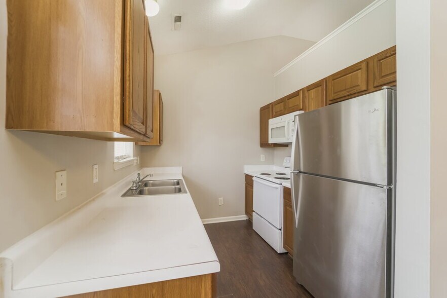 Building Photo - 6614 Hampton Way Dr