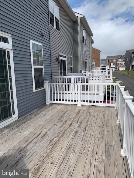 Building Photo - 3922 Rock Spring Dr