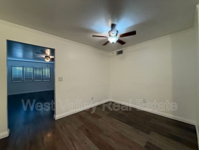 Building Photo - 543 Front St