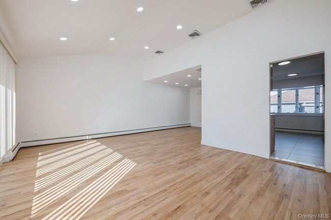 Building Photo - 482 Harbor Dr