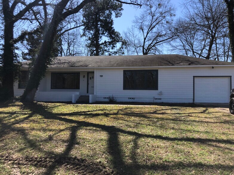 Primary Photo - 700 Florey St