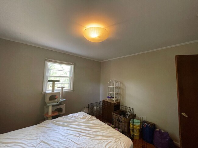 Building Photo - Knottingham Home Available