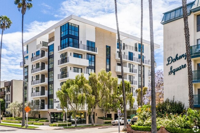 Building Photo - 105 S Doheny Dr