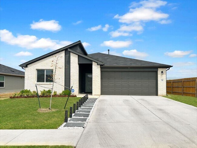 Primary Photo - 730 Gladiola Lp