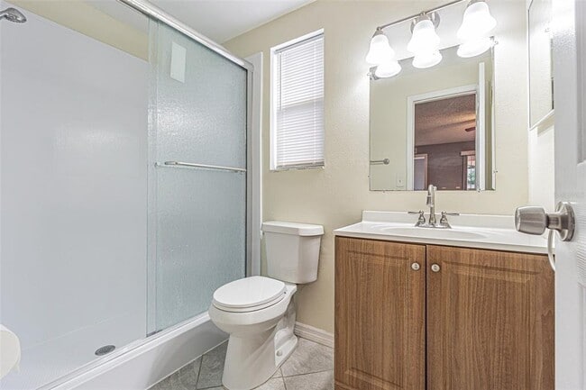 Building Photo - 1529 Larkin Rd