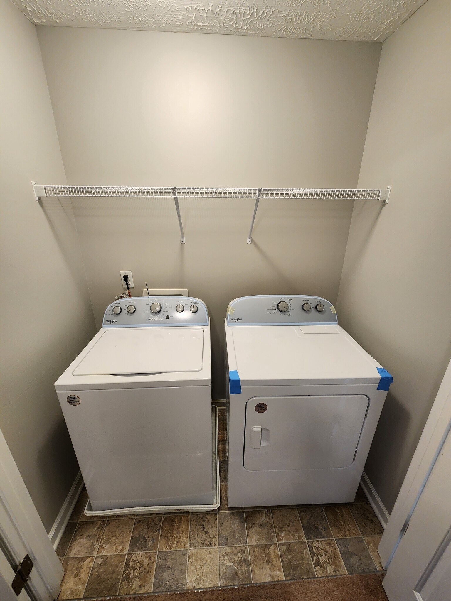 Building Photo - 826 Lower Park Pl