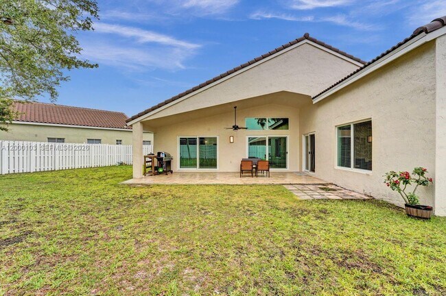 Building Photo - 1063 Cedar Falls Dr