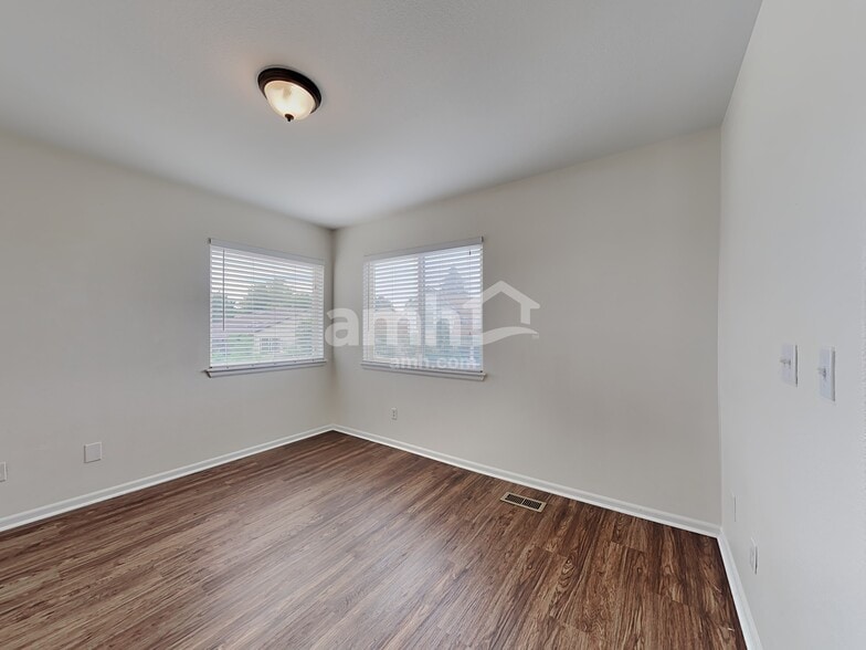 Building Photo - 4555 N Gibraltar St