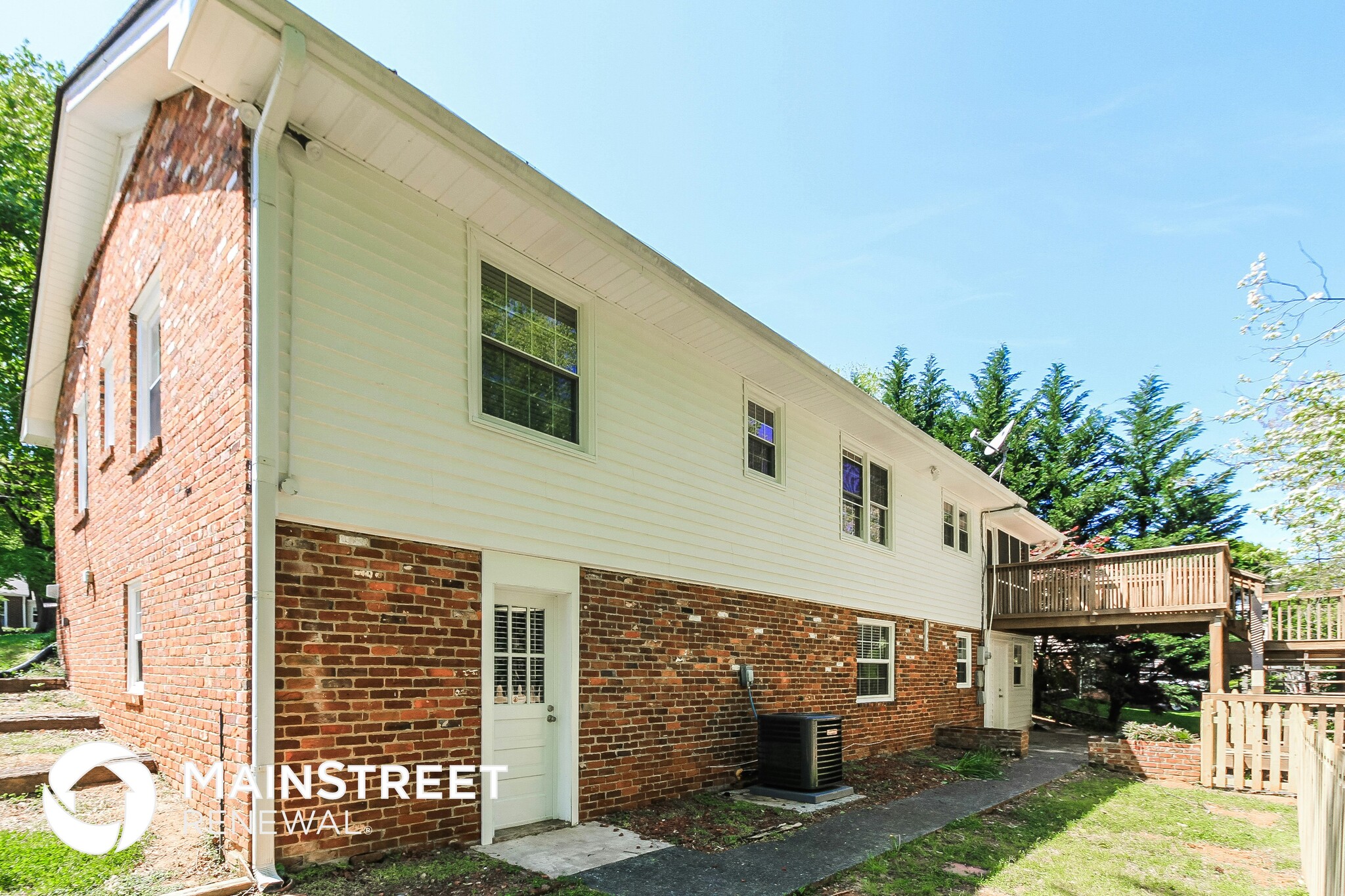 Building Photo - 1225 Pinebluff Rd