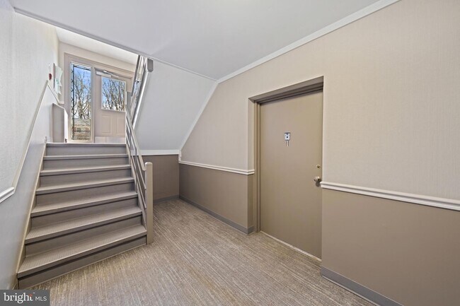 Building Photo - 10620 Weymouth St