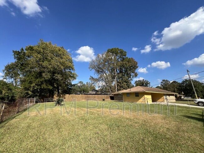 Building Photo - 8823 Cefalu Dr