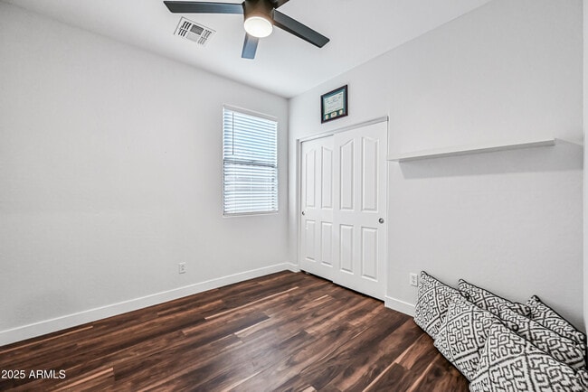 Building Photo - 3156 E Country Shadows St