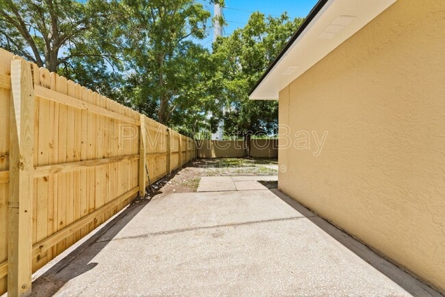 Building Photo - 3306 Laurel Dale Dr