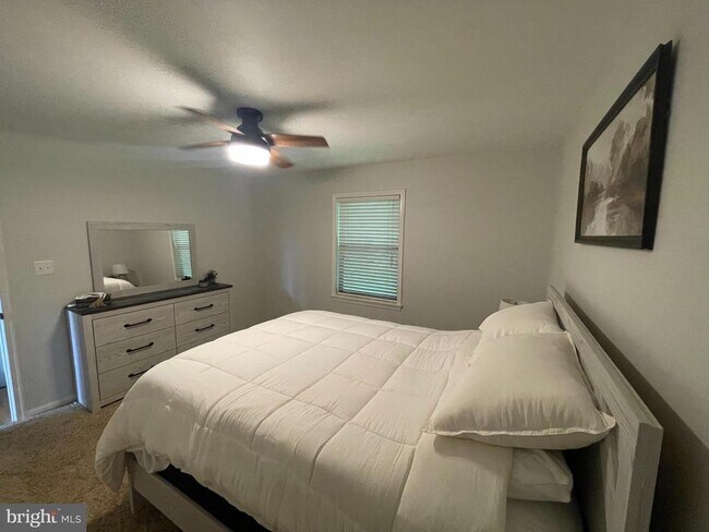 Building Photo - 2315 Lookout Rd