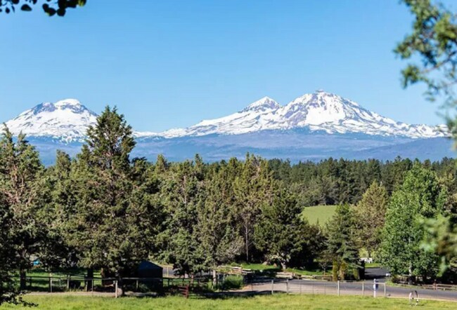 Building Photo - Custom Rustic 4-Bdr on beautiful 5 acres with Greenhouse in Sisters!