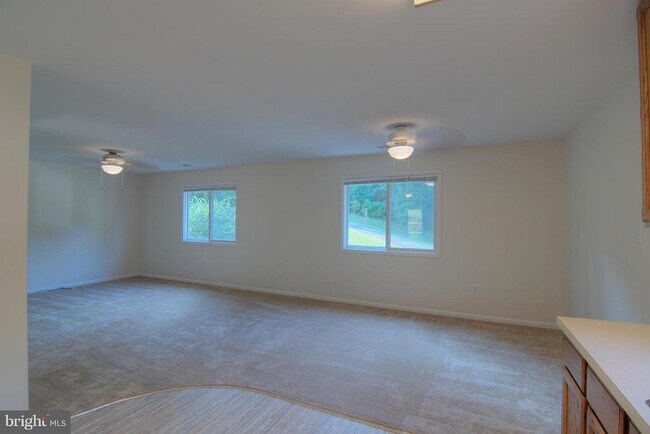 Building Photo - 5105 Shore Dr