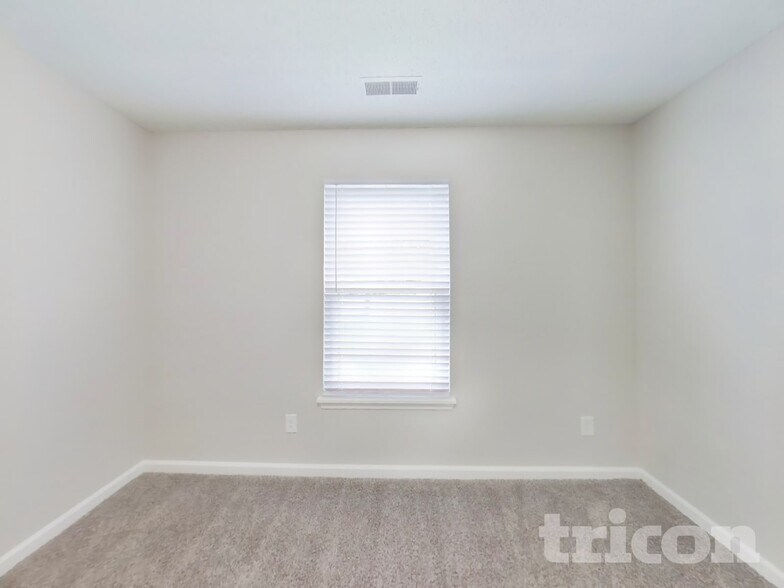 Building Photo - 2880 Lakestream Dr