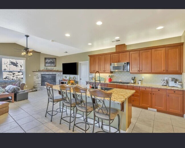 Building Photo - 46347 Opah Dr