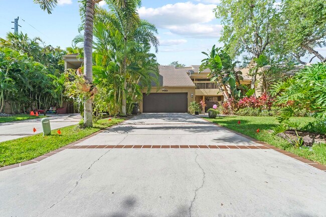 Building Photo - 790 St Albans Dr