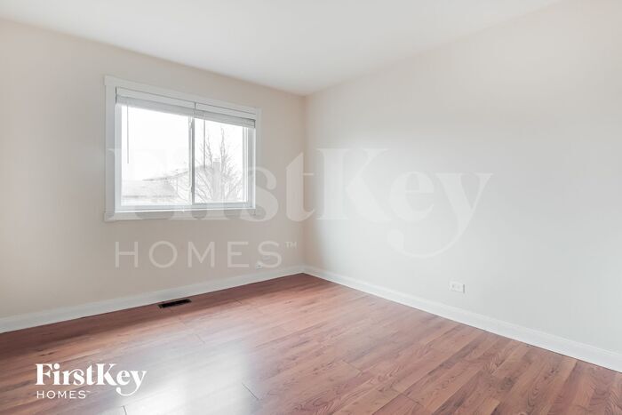 Building Photo - 135 Oriole Rd