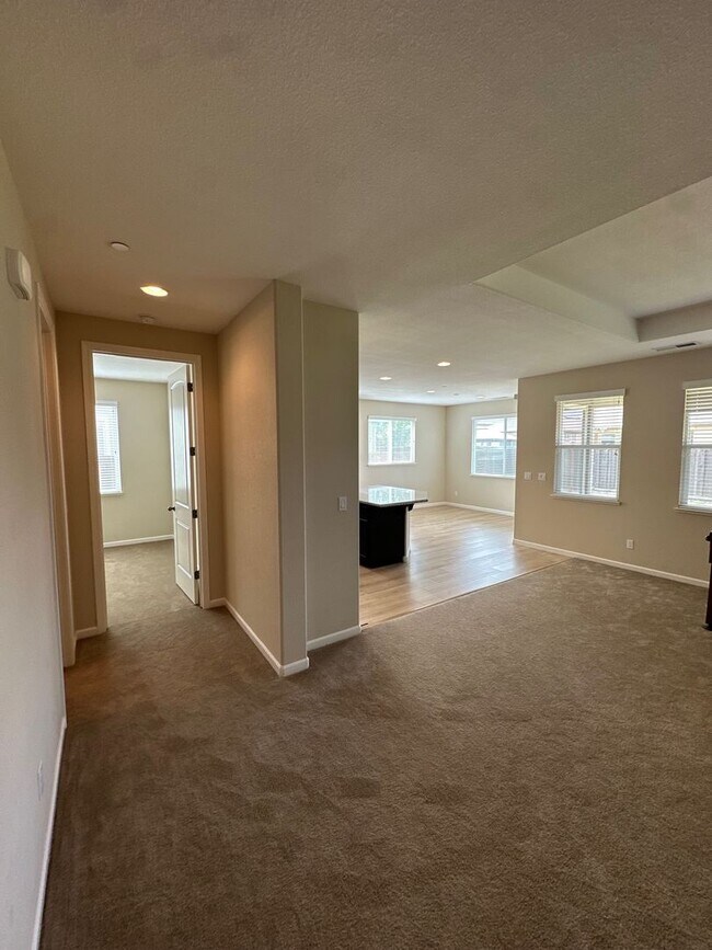 Building Photo - Spacious 4 Bed / 3 Bath Home with Large Covered Patio in Chico