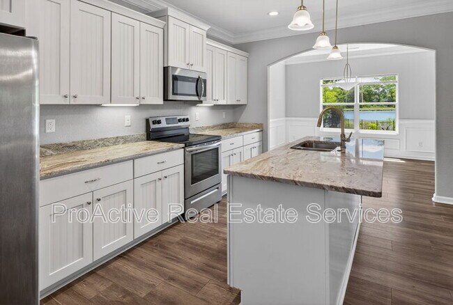 Building Photo - 615 Roland Dr
