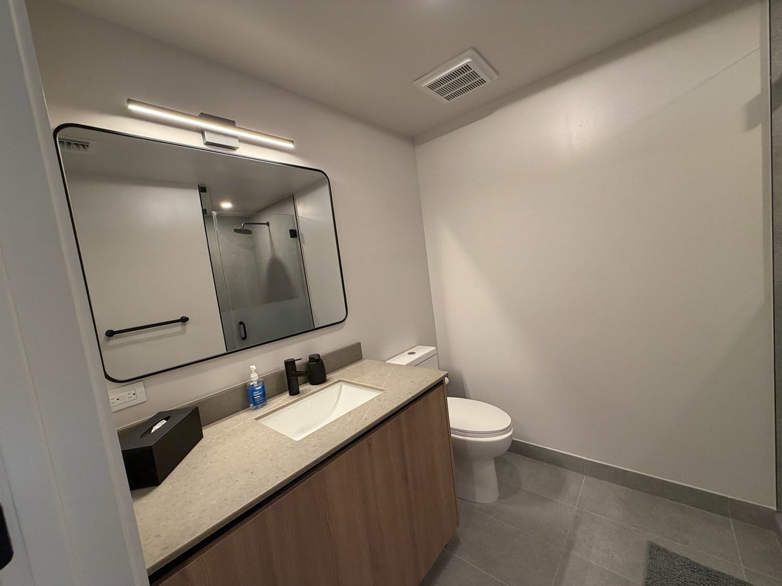 Building Photo - 121 NE 5th St