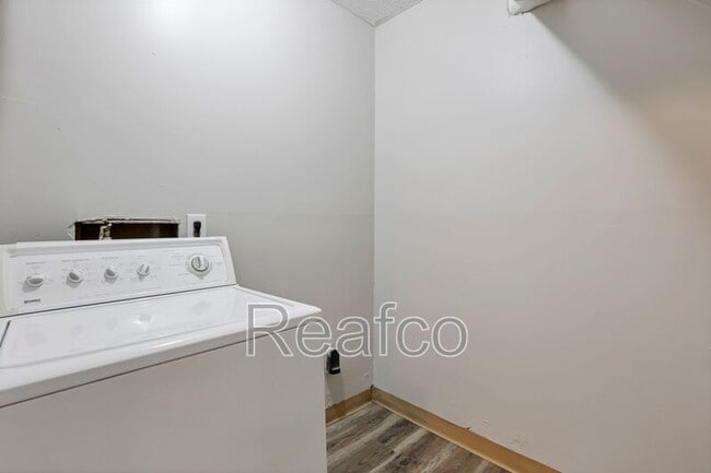 Building Photo - 2850 Baughman Ave