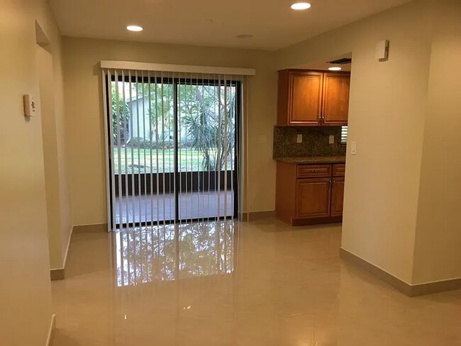 Building Photo - 4458 Dewey Dr