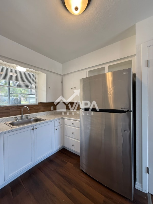 Building Photo - 1719 Farwell Dr