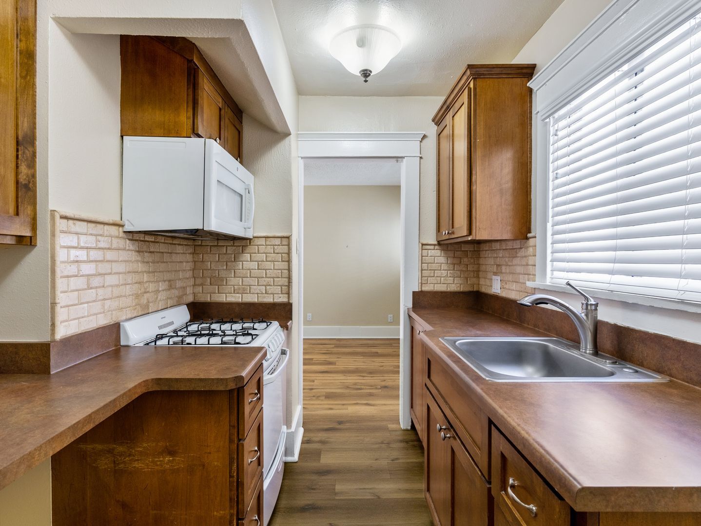 Building Photo - 1460 Gaviota Ave