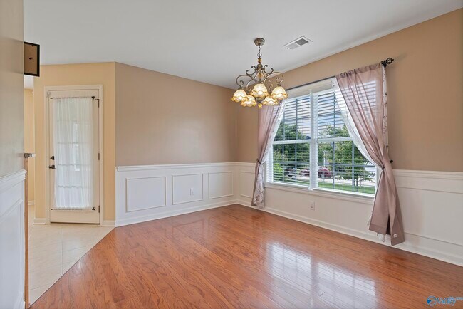 Building Photo - 108 Landings Way Dr