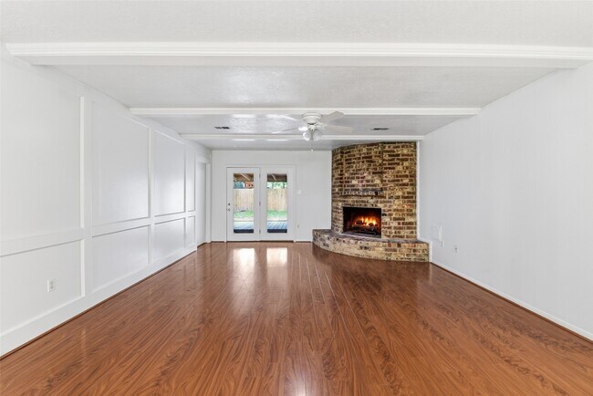 Building Photo - 2115 Oak Shores Dr