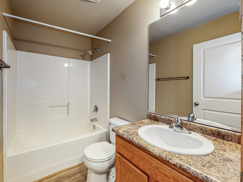 Bathroom - 388 NE Kingwood