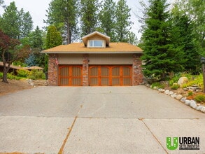 Building Photo - 8421 E Columbia Dr
