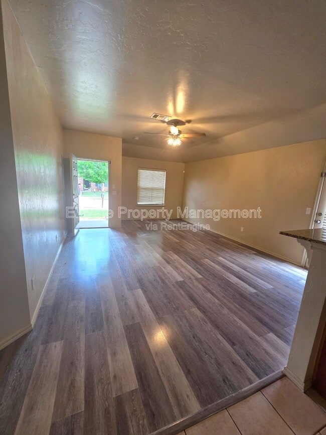 Building Photo - 922 West Prairie Wind Way