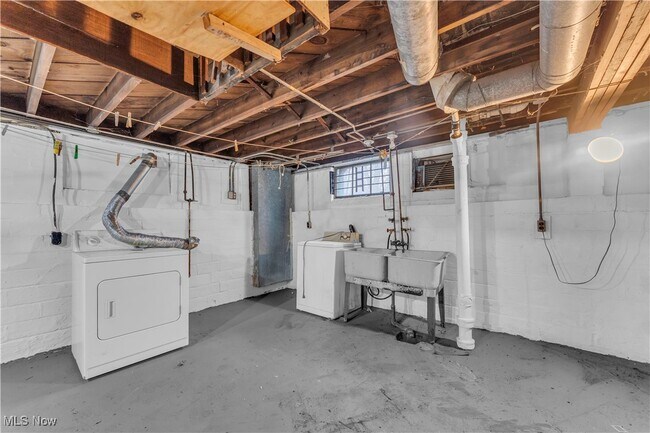 Building Photo - 1530 E 214th St