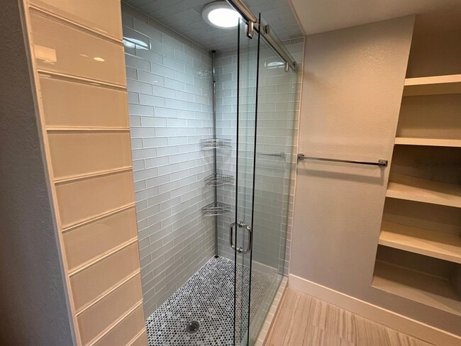 Building Photo - 903 Herndon Ln