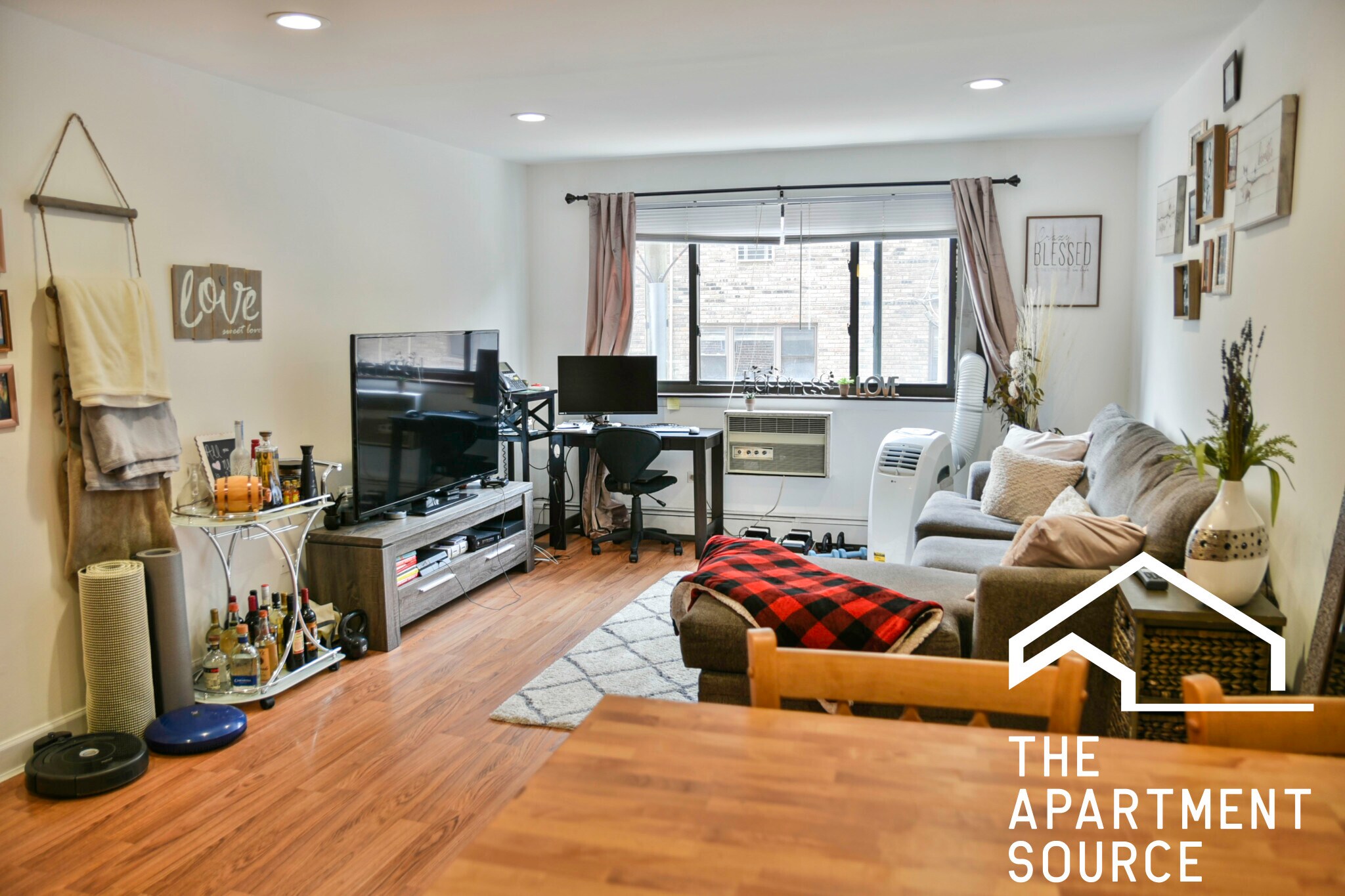 Building Photo - 607 W Wrightwood Ave