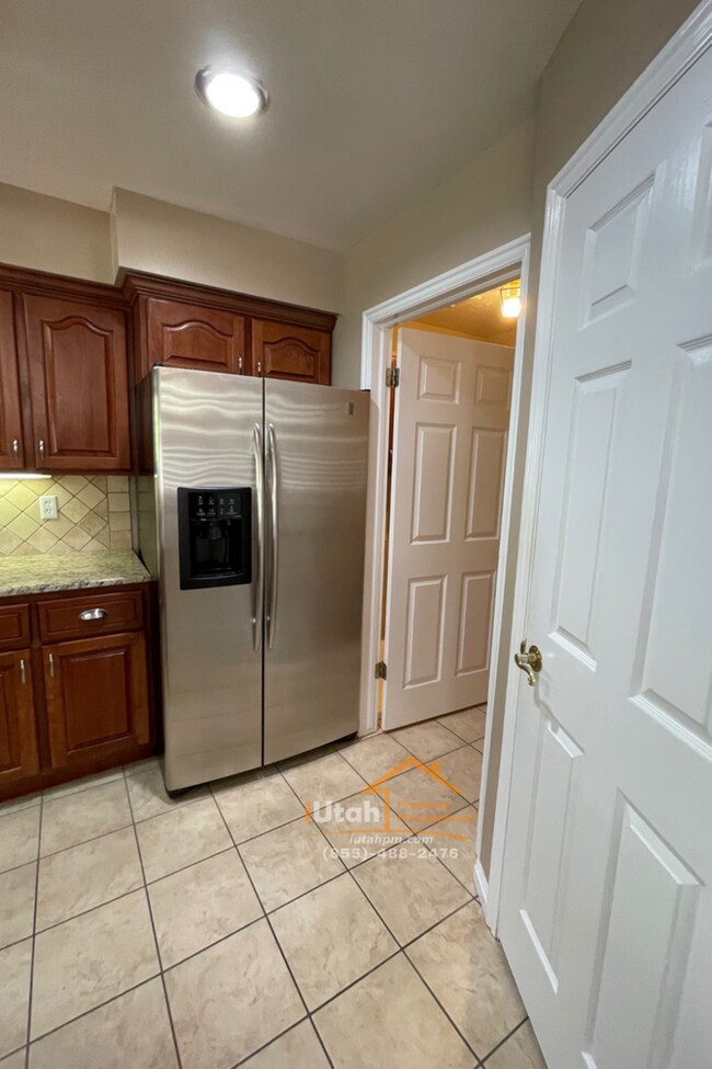 Building Photo - East Layton 6 Bdrm 3 Bth 2 car garage home.