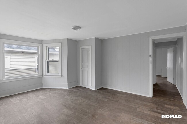 Building Photo - Charming 1BR Duplex in Salem